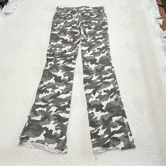 Y2K YMI Bootcut Camo Pants (5) - Picture 4 of 8
